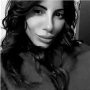 Insegnante di italiano impartisce lezioni di storia filosofia e italiano a ragazzi italiani e stranieri